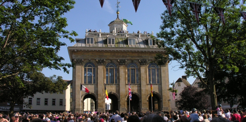 Bun-throwing at the County Hall in 2010