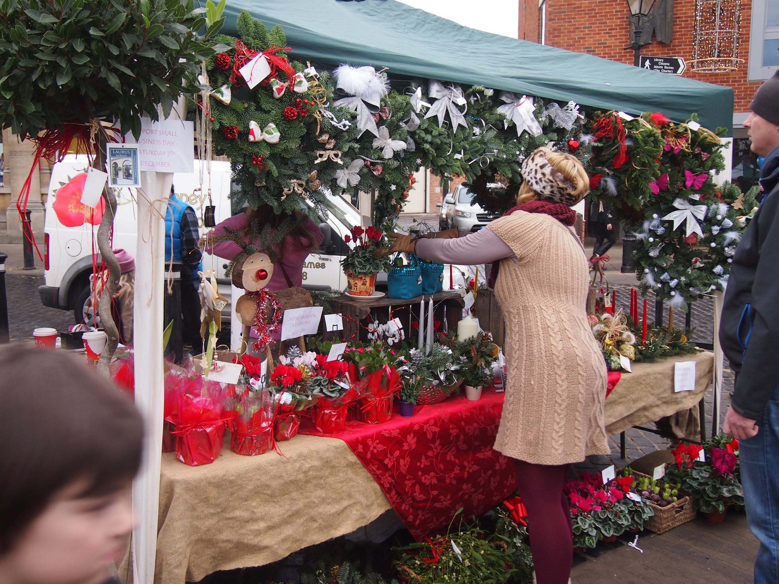 Abingdon's outdoor Craft Fair at Christmas