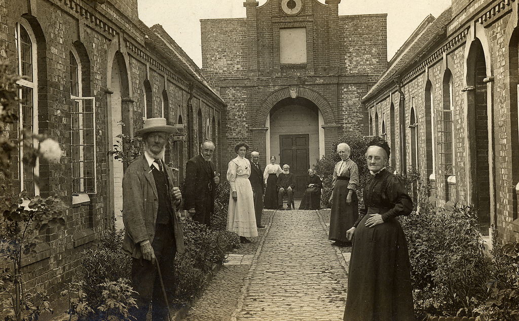 The residents in the courtyard of Tomkins' Almshouses in the early twentieth century